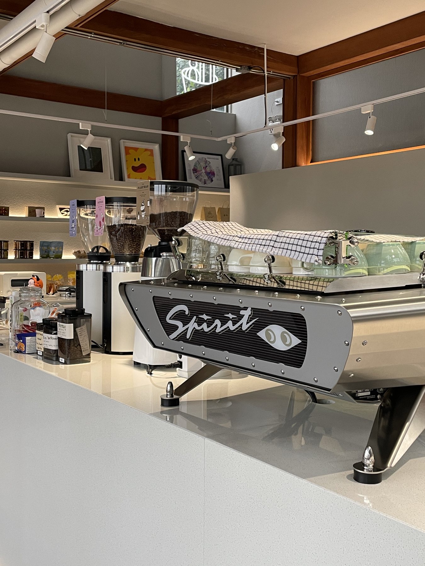 บาร์กาแฟและเครื่อง Espresso ภายใน Brewtanist